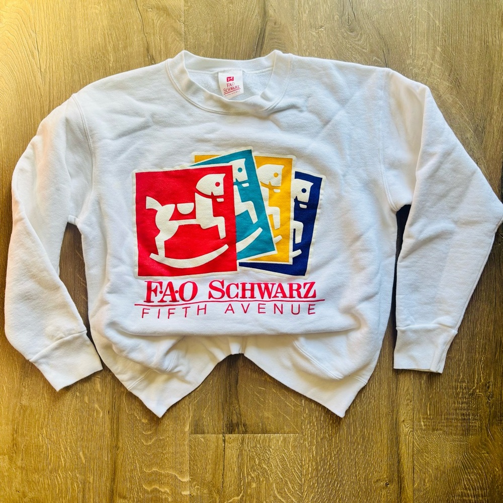 Vintage 80s 90s FAO Schwarz New York White Crewneck Sweatshirt Medium